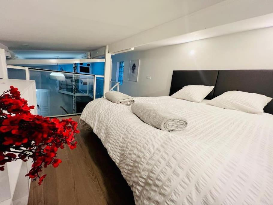 Unique Loft Apartment Located 15 Minutes From The Champs Elysees Saint-Ouen  Kültér fotó